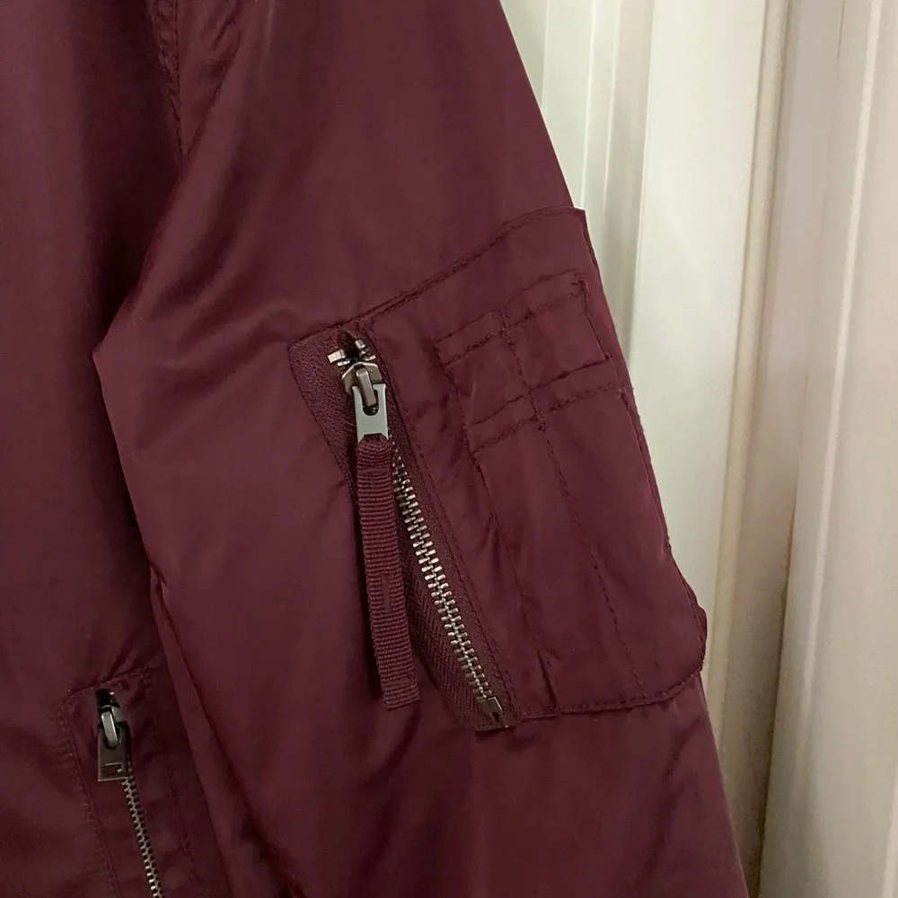 Gap Woman’s Bomber Jacket . Size Small . Burgundy color. - Picture 3 of 14